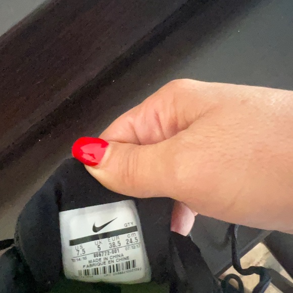 Nike shoes 👌❤️ - Picture 4 of 8